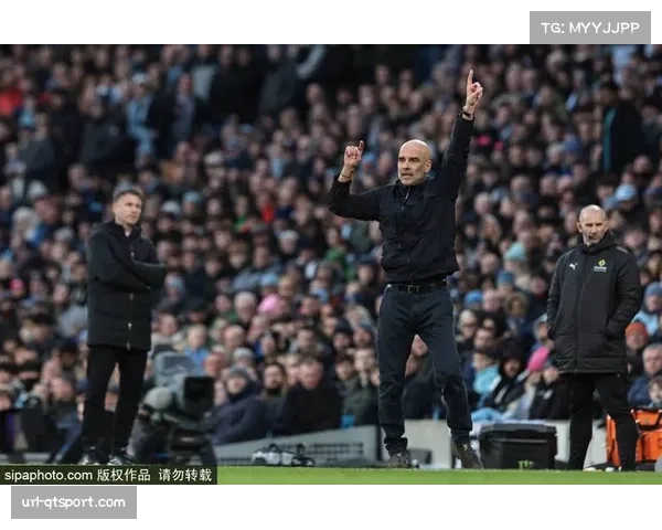 场边:瓜迪奥拉与第四官员激烈交流,因一次边线球判罚 场边:瓜迪奥拉与第四官员激烈交流,因一次边线球判罚